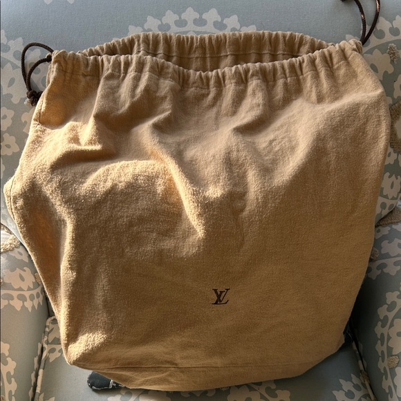 Louis Vuitton Beige Drawstring Tote 23 x23 - Picture 1 of 4